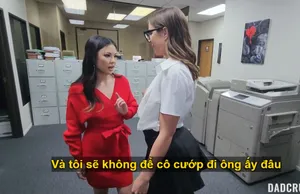 Hiếp dâm gái xinh bím hồng say xỉn