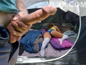 Người mới đến Tiểu Triệu là một cô gái trẻ và ngoan ngoãn. Cô ấy mặc đồng phục JK bằng lụa đen. Cô ấy không quen với quan hệ tình dục bằng miệng nhưng lại rất nghiêm túc. Cô ấy mang đến cho mọi người cảm giác như một người bạn gái chu đáo trong suốt quá trình.