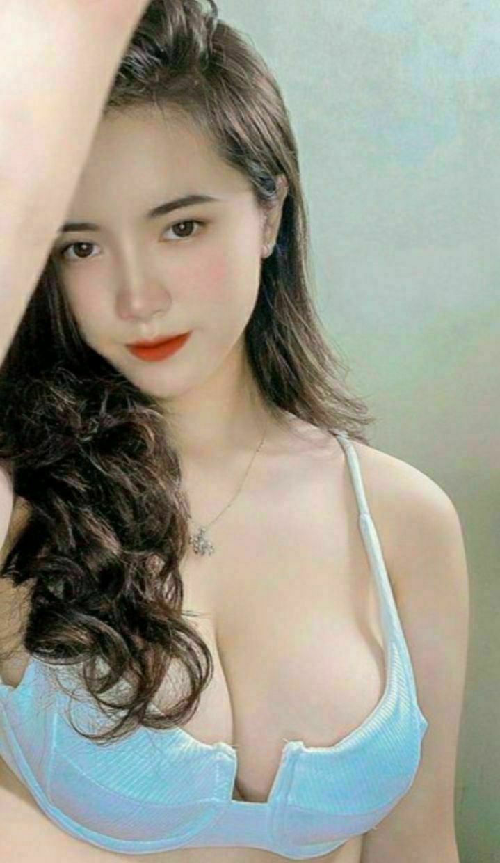 Gạ gẫm thằng em trai ngây ngô sờ vú